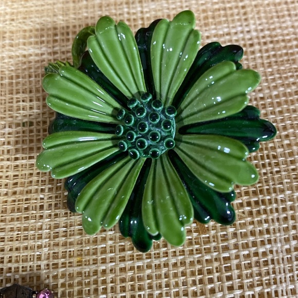 VINTAGE BROOCH AND CLIP EARRING BUNDLE - Picture 4 of 8